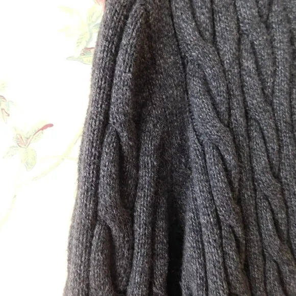 🦌  Abercrombie &amp; Fitch Chunky Cable Cardigan Sweater