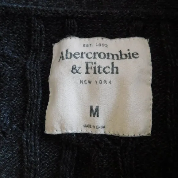 🦌  Abercrombie &amp; Fitch Chunky Cable Cardigan Sweater