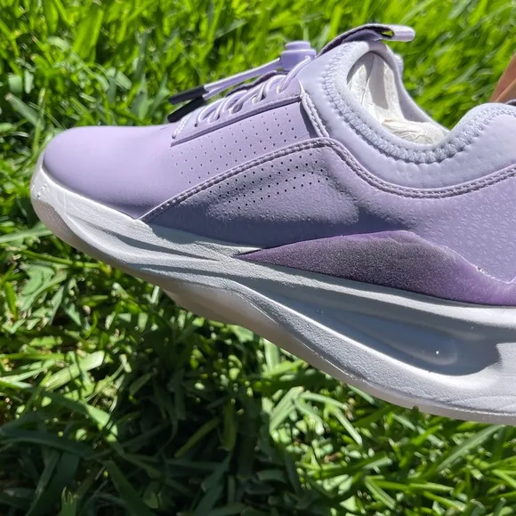 - CLOVE  LAVANDER WOMEN NURSE SHOES SIZE  8.5 BRAND  MENS NEW 7