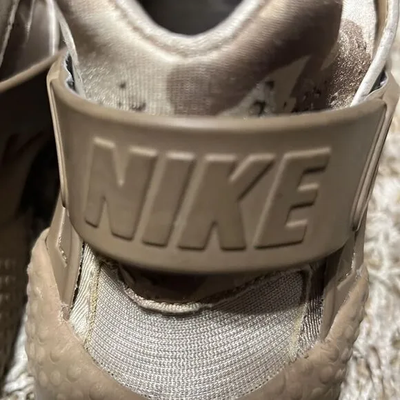 🔥🔥 NIKE AIR HUARACHE Desert CAMO Shoes - EUC - Men Sz 10.5  🔥🔥