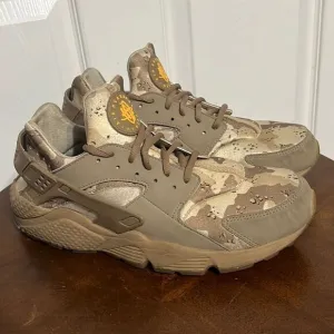 🔥🔥 NIKE AIR HUARACHE Desert CAMO Shoes - EUC - Men Sz 10.5  🔥🔥