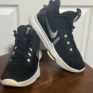 🏀 Nike LeBron Witness V5 Black/White Basketball Shoes LEBRON JAMES - Sz 8 - GUC