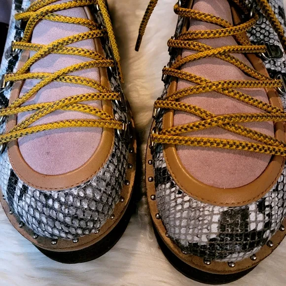 ** Only 1 Pair Left Sz 7**!! Free People Durango Ankle Boots - 7