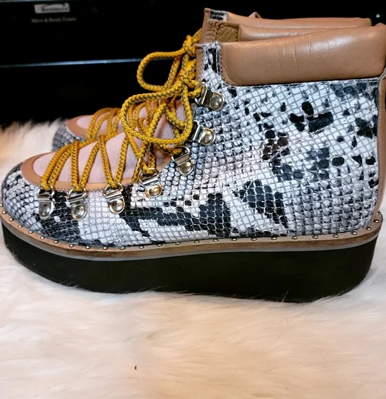** Only 1 Pair Left Sz 7**!! Free People Durango Ankle Boots - 7