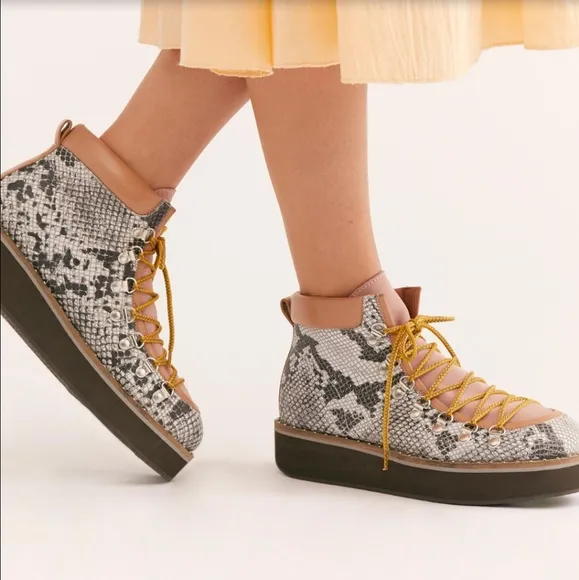** Only 1 Pair Left Sz 7**!! Free People Durango Ankle Boots - 7