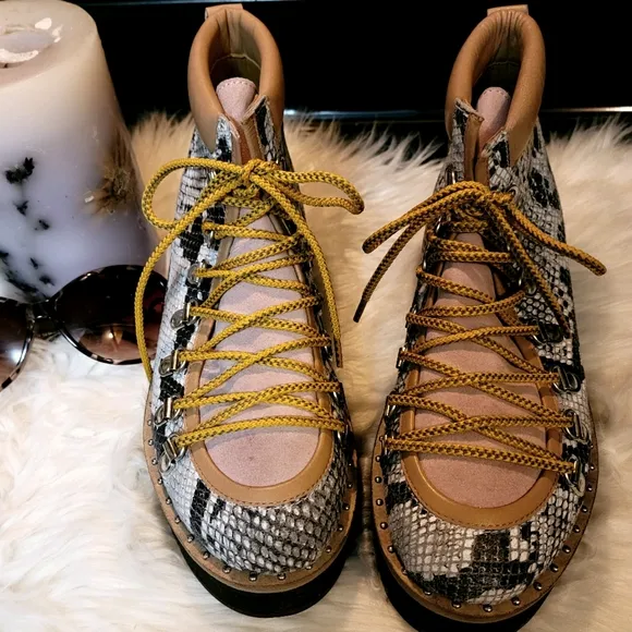 ** Only 1 Pair Left Sz 7**!! Free People Durango Ankle Boots - 7