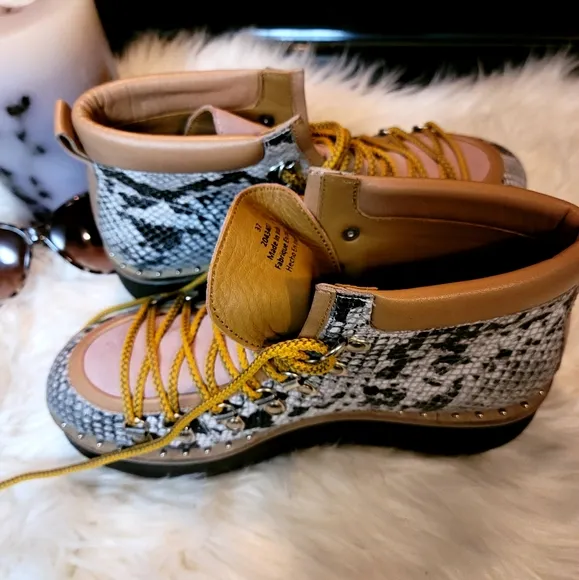 ** Only 1 Pair Left Sz 7**!! Free People Durango Ankle Boots - 7