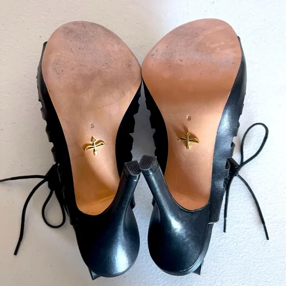 ✨ Pour La Victoire Black Yermak Sandals - Italian Leather Glam! ✨Size 9