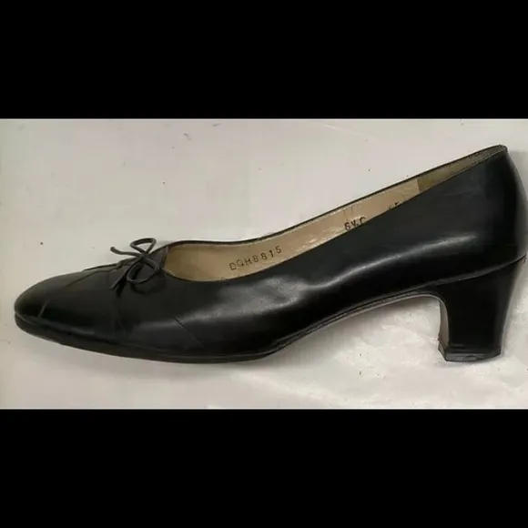 👠 Salvatore Ferragamo black bow leather Shoes heels pumps 6 1/2 C