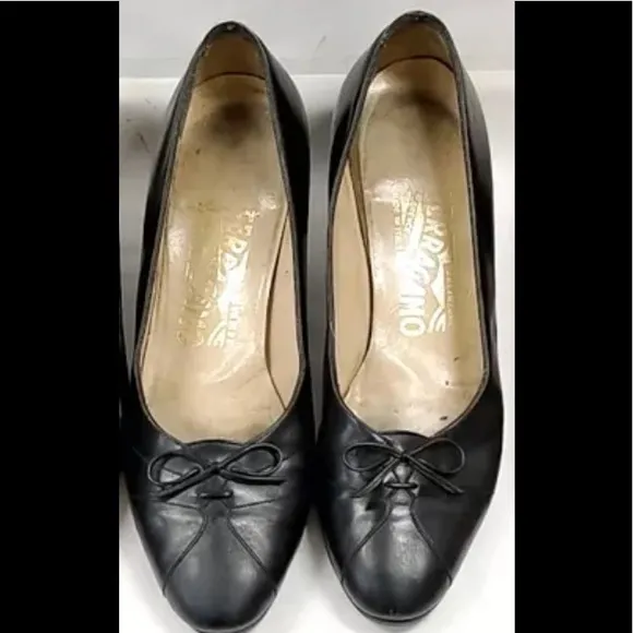 👠 Salvatore Ferragamo black bow leather Shoes heels pumps 6 1/2 C