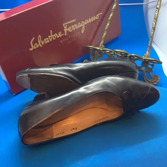 👠 Salvatore Ferragamo black bow leather Shoes heels pumps 6 1/2 C