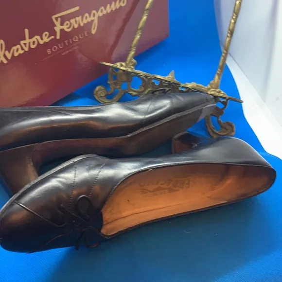 👠 Salvatore Ferragamo black bow leather Shoes heels pumps 6 1/2 C