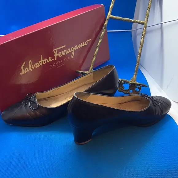 👠 Salvatore Ferragamo black bow leather Shoes heels pumps 6 1/2 C