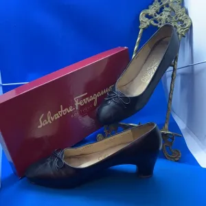 👠 Salvatore Ferragamo black bow leather Shoes heels pumps 6 1/2 C