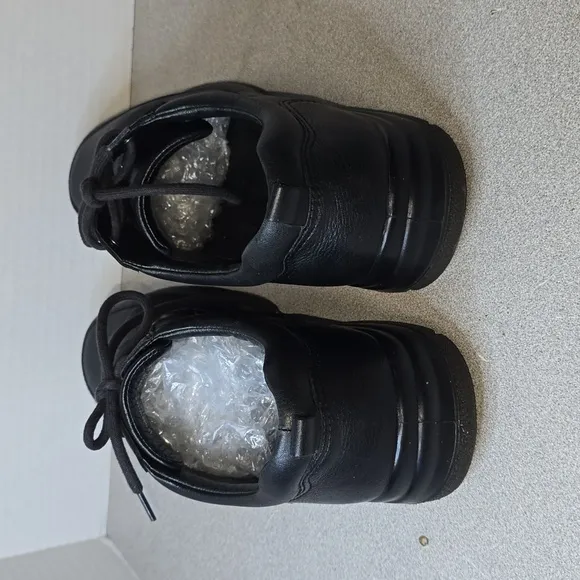 ( Sz.10) Hush Puppies Black Leather Oxfords with super GRIP SOLES... (pre-owned)