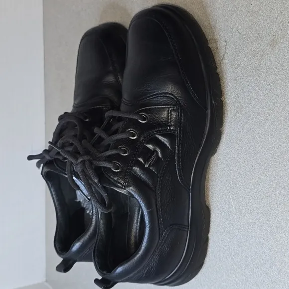 ( Sz.10) Hush Puppies Black Leather Oxfords with super GRIP SOLES... (pre-owned)