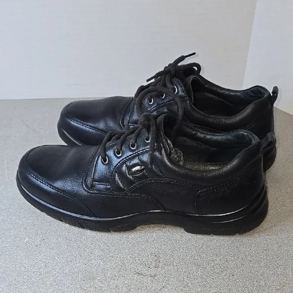 ( Sz.10) Hush Puppies Black Leather Oxfords with super GRIP SOLES... (pre-owned)