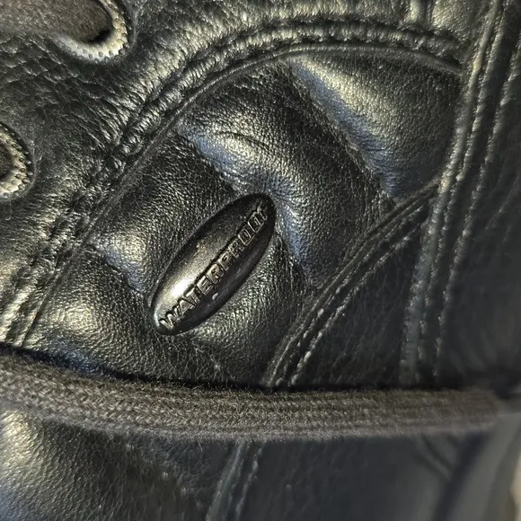 ( Sz.10) Hush Puppies Black Leather Oxfords with super GRIP SOLES... (pre-owned)