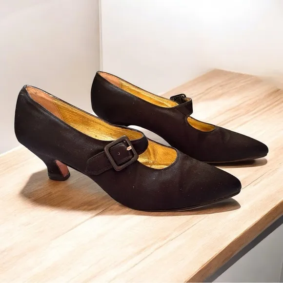1920s flapper style vintage Perry Ellis satin pumps heels