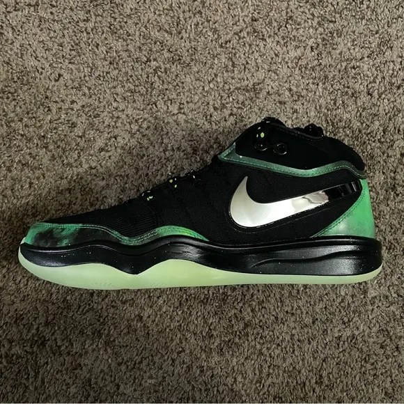 9 Men  - Nike Air Zoom GT Hustle 2 Wemby Alien Basketball Shoes RARE
