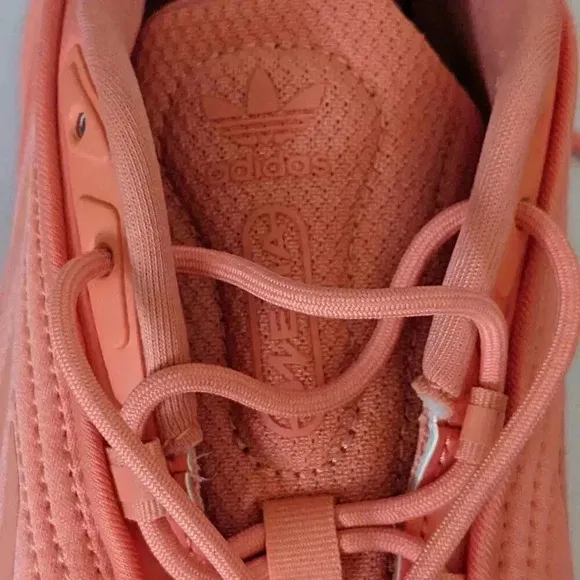 Adidas Ozelia J Women's NWT Magic Orange Shoes Big Girls/ Women Size 6.5