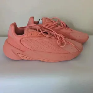 Adidas Ozelia J Women's NWT Magic Orange Shoes Big Girls/ Women Size 6.5
