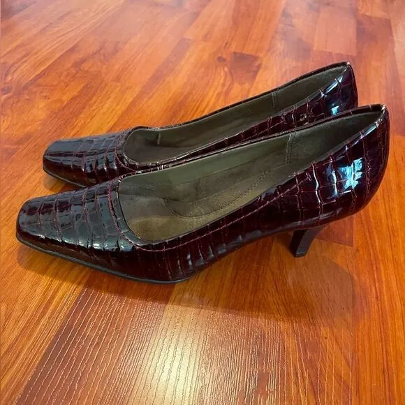 Aerosoles Crocodile Wine Red Heels Size 7.5