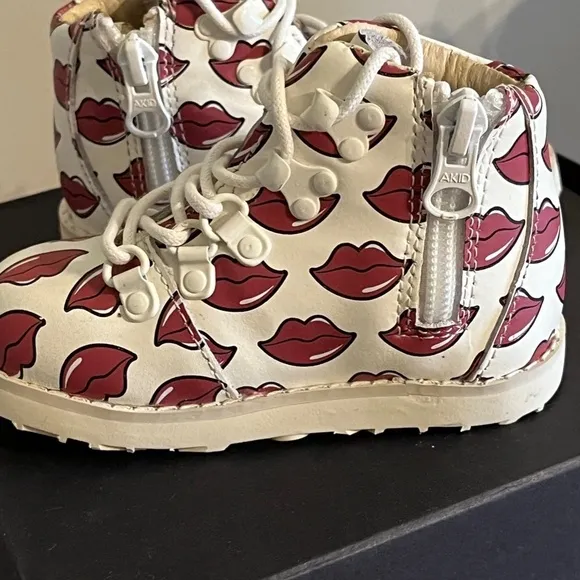 AKID Brand Shoes Kid 5C Pink Jasper Hot Lips Leather Boot White Love Lace Up