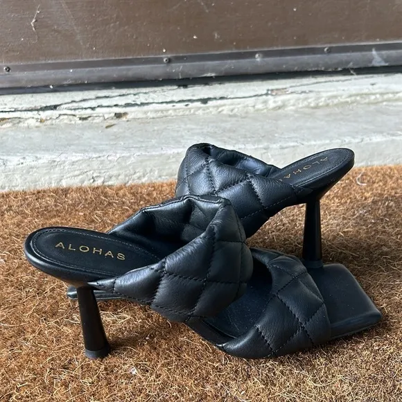 Alohas Conner Sandals Sz 38 in Excellent Pre-Owned Condition Vacation Fall Party