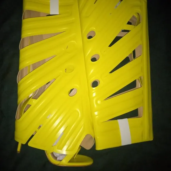 &quot; LOVELY LINEAGE LEAF &quot; GLADIATOR  - LIME  ( BRAND NEW !!! )
