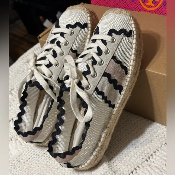 Anthropologie Bernardo 8 espadrille sneaker shoe bric brac white navy Tory Burch
