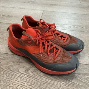 Arc'teryx Norvan VT 2 Technical Hiking Shoes Red Grey Size 10 Gorpcore Outdoor