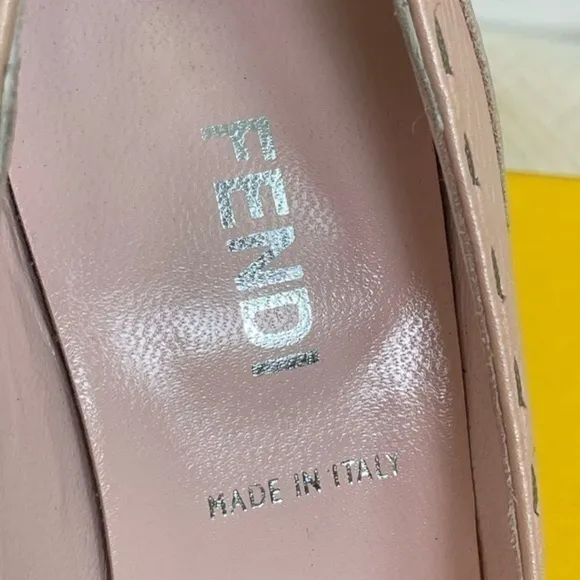 AUTHENTIC FENDI pink calfskin leather heels/ pumps &lt;VALENTINE&gt;