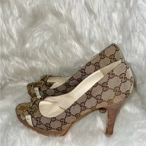 Authentic GUCCI Signature horsebit Shoes Heels Size 8.5 B / Great Condition!