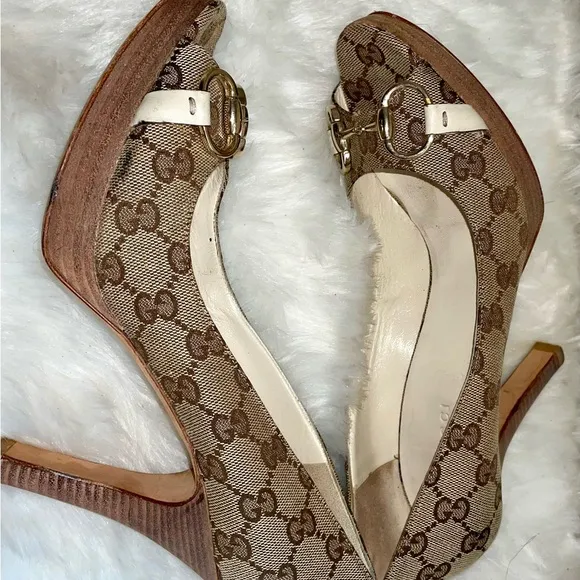 Authentic GUCCI Signature horsebit Shoes Heels Size 8.5 B / Great Condition!