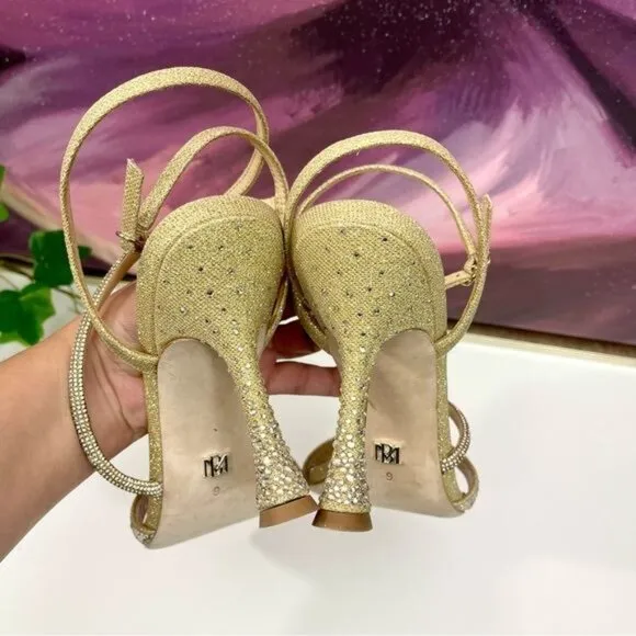 Badgley Mischka Brand Sally Curvy Heel Stiletto Sandal in Gold Size 9