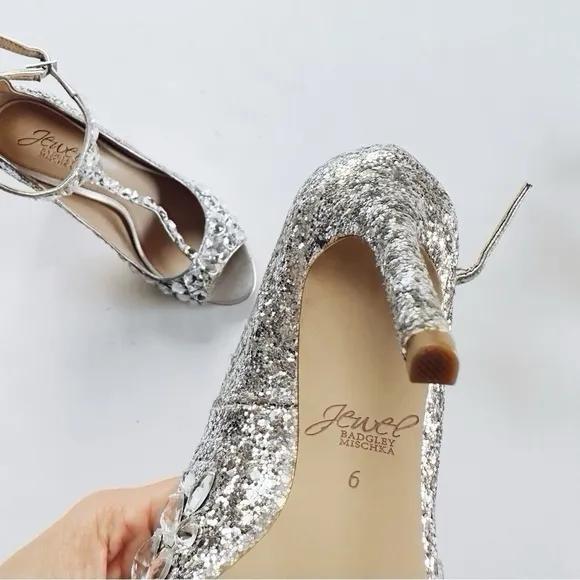 Badgley Mischka Conroy T Strap Evening Sandals Shoes