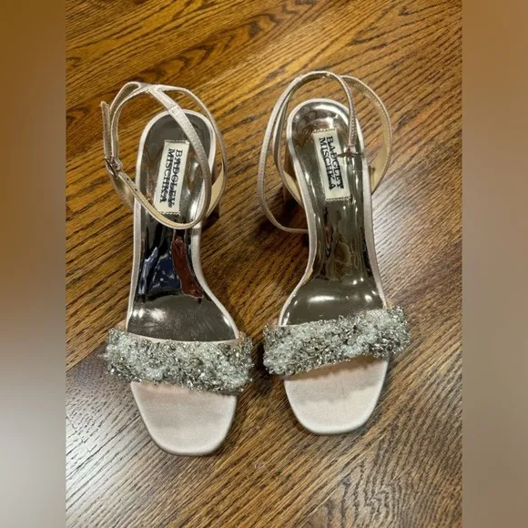 Badgley Mischka Finesse Satin Pumps Evening Shoe w/ Crystals Size 6
