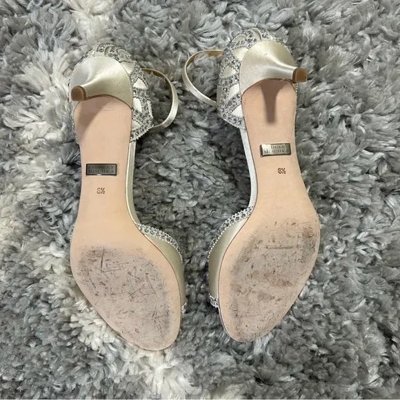 Badgley Mischka Gillian Embellished Ankle Strap Heeled Sandals in Ivory sz 8.5