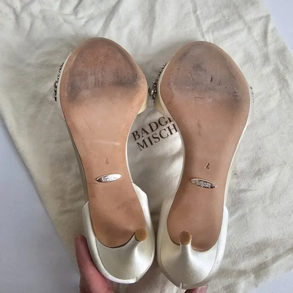 Badgley Mischka Hansen Ivory Embellished Satin d' Orsay Evening Pumps Size 7