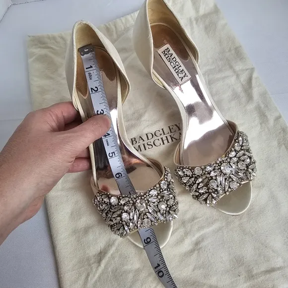 Badgley Mischka Hansen Ivory Embellished Satin d' Orsay Evening Pumps Size 7