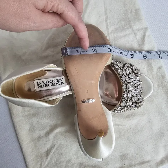 Badgley Mischka Hansen Ivory Embellished Satin d' Orsay Evening Pumps Size 7