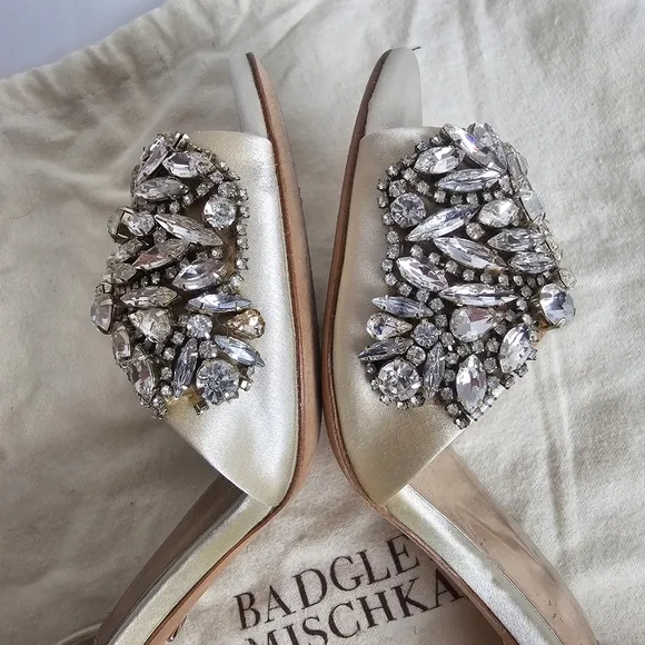 Badgley Mischka Hansen Ivory Embellished Satin d' Orsay Evening Pumps Size 7