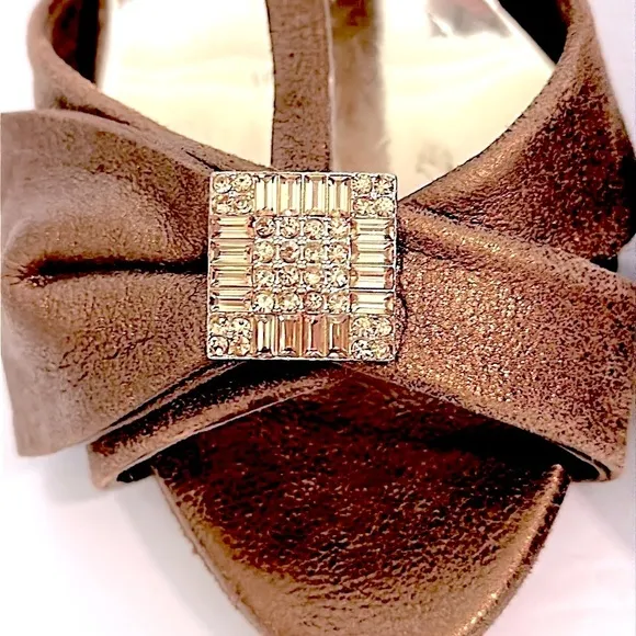 Badgley Mischka heels, metallic bronze size 8