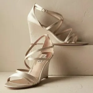 Badgley Mischka Ivory Satin Women’s Heels Sandals