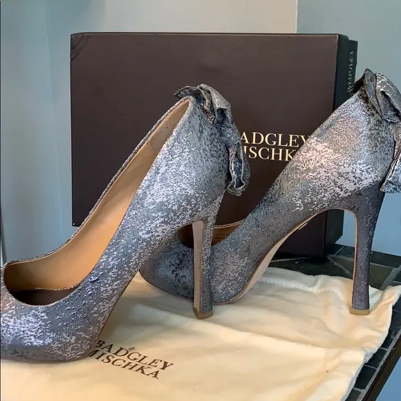 Badgley Mischka Macee Silver Shimmer Peep Toe *2x #hostpick