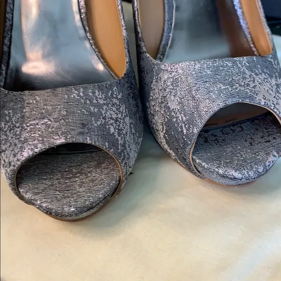 Badgley Mischka Macee Silver Shimmer Peep Toe *2x #hostpick