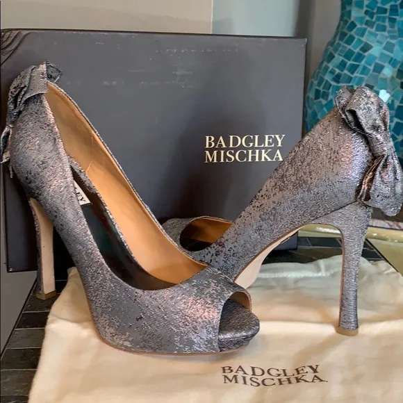Badgley Mischka Macee Silver Shimmer Peep Toe *2x #hostpick