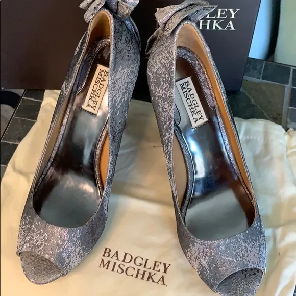 Badgley Mischka Macee Silver Shimmer Peep Toe *2x #hostpick