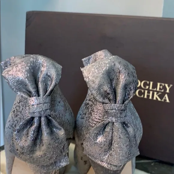 Badgley Mischka Macee Silver Shimmer Peep Toe *2x #hostpick